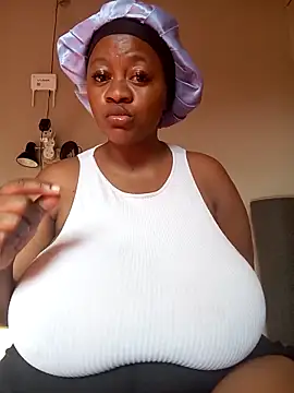 Snapshot of Chubbykarisma27 chatting on 03/06/25, 02:18 Chubbykarisma27 online show from 03/06/25, 02:18