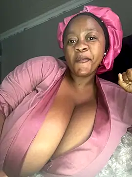 Snapshot of Chubbykarisma27 chatting on 10/19/25, 12:39 Chubbykarisma27 online show from 10/19/25, 12:39