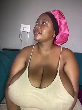 Snapshot of Chubbykarisma27 chatting on 10/22/25, 01:00 Chubbykarisma27 online show from 10/22/25, 01:00