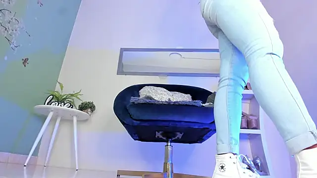 thais dreams online show from 01/13/25, 12:45