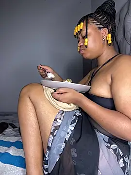 Snapshot of GoldenAss07 chatting on 01/15/25, 11:51 GoldenAss07 online show from 01/15/25, 11:51