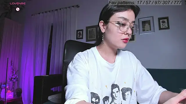Snapshot of Conlosmichis chatting on 03/15/25, 01:52 Conlosmichis online show from 03/15/25, 01:52