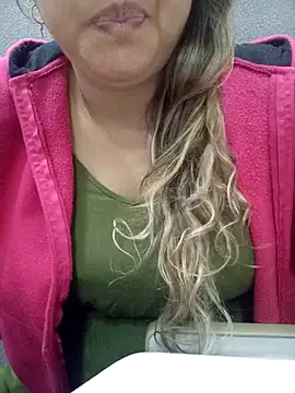 Snapshot of lovelyjhessy chatting on 01/16/25, 02:19 lovelyjhessy online show from 01/16/25, 02:19