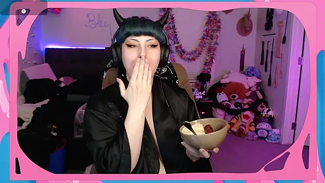 Snapshot of CirqueNoirBlu chatting on 03/04/26, 02:06 CirqueNoirBlu online show from 03/04/26, 02:06