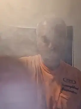 Snapshot of silkstroker6981 chatting on 04/16/26, 12:00 silkstroker6981 online show from 04/16/26, 12:00