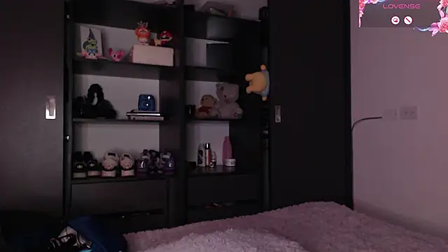 Snapshot of Your_rosalie chatting on 10/23/25, 04:23 Your rosalie online show from 10/23/25, 04:23