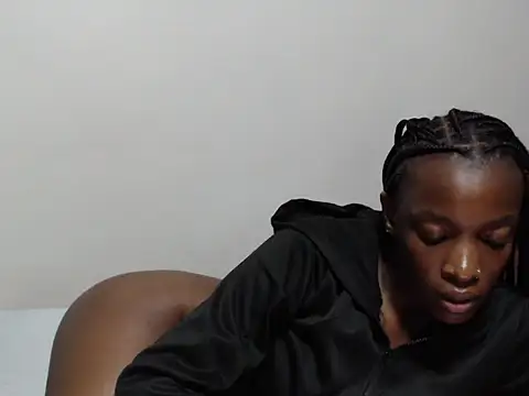 Snapshot of belinda_waridi chatting on 11/16/25, 02:11 belinda waridi online show from 11/16/25, 02:11