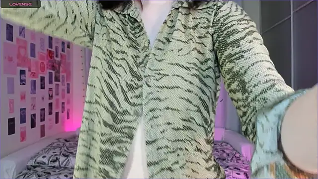 Vanessa Verona online show from 12/22/25, 05:04