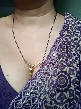 Snapshot of Rosy-B chatting on 03/18/26, 12:36 Rosy-B online show from 03/18/26, 12:36