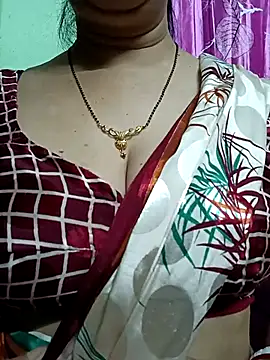 Snapshot of Rosy-B chatting on 04/01/26, 11:02 Rosy-B online show from 04/01/26, 11:02