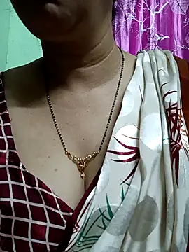 Snapshot of Rosy-B chatting on 04/04/26, 11:13 Rosy-B online show from 04/04/26, 11:13