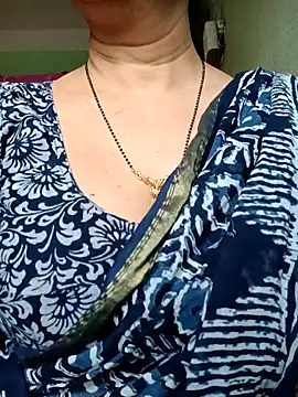 Snapshot of Rosy-B chatting on 04/07/26, 12:22 Rosy-B online show from 04/07/26, 12:22