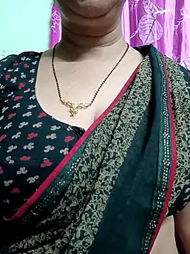 Snapshot of Rosy-B chatting on 04/13/26, 09:42 Rosy-B online show from 04/13/26, 09:42