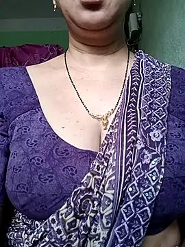 Snapshot of Rosy-B chatting on 04/15/26, 12:17 Rosy-B online show from 04/15/26, 12:17