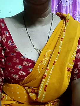 Snapshot of Rosy-B chatting on 04/16/26, 09:39 Rosy-B online show from 04/16/26, 09:39