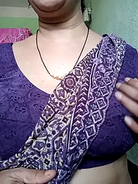 Snapshot of Rosy-B chatting on 04/17/26, 09:56 Rosy-B online show from 04/17/26, 09:56