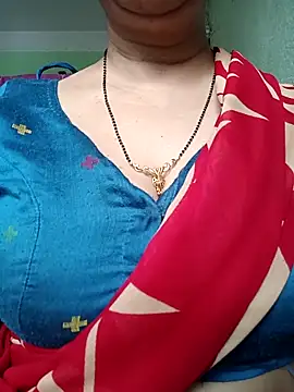 Snapshot of Rosy-B chatting on 04/20/26, 12:24 Rosy-B online show from 04/20/26, 12:24