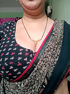 Snapshot of Rosy-B chatting on 04/21/26, 12:23 Rosy-B online show from 04/21/26, 12:23