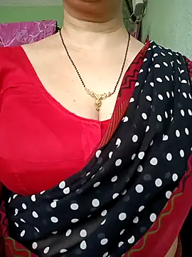 Snapshot of Rosy-B chatting on 04/21/26, 09:48 Rosy-B online show from 04/21/26, 09:48