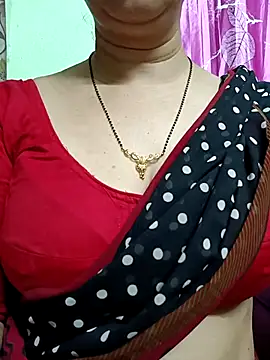 Snapshot of Rosy-B chatting on 04/22/26, 10:33 Rosy-B online show from 04/22/26, 10:33