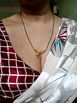 Snapshot of Rosy-B chatting on 04/24/26, 09:45 Rosy-B online show from 04/24/26, 09:45