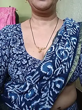 Snapshot of Rosy-B chatting on 05/19/26, 09:48 Rosy-B online show from 05/19/26, 09:48