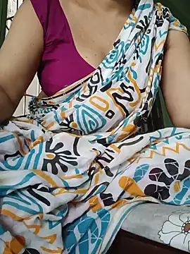 Snapshot of Rosy-B chatting on 06/04/26, 12:11 Rosy-B online show from 06/04/26, 12:11
