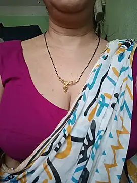 Snapshot of Rosy-B chatting on 06/16/26, 12:02 Rosy-B online show from 06/16/26, 12:02