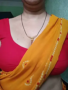 Snapshot of Rosy-B chatting on 06/17/26, 12:35 Rosy-B online show from 06/17/26, 12:35