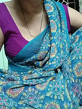 Snapshot of Rosy-B chatting on 07/06/26, 03:25 Rosy-B online show from 07/06/26, 03:25