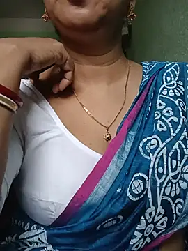 Snapshot of Rosy-B chatting on 07/17/26, 12:28 Rosy-B online show from 07/17/26, 12:28