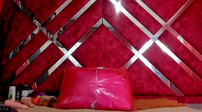 Snapshot of Scarlett_Hot5 chatting on 03/09/25, 05:06 Scarlett Hot5 online show from 03/09/25, 05:06