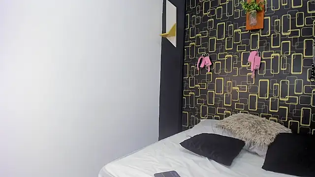 Sara Johnsonn online show from 02/17/25, 12:16