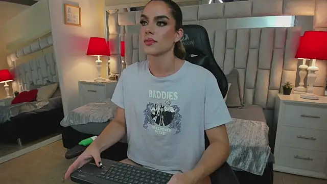 Snapshot of mariiahneedles chatting on 12/21/24, 11:13 mariiahneedles online show from 12/21/24, 11:13