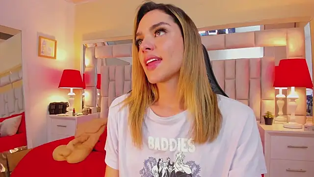 Snapshot of mariiahneedles chatting on 01/03/25, 10:29 mariiahneedles online show from 01/03/25, 10:29