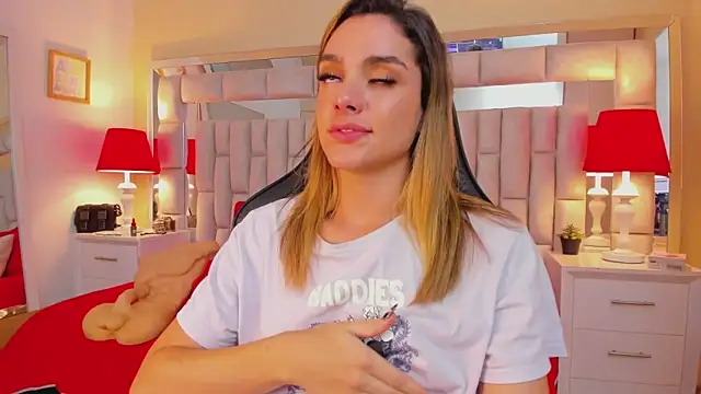 Snapshot of mariiahneedles chatting on 01/04/25, 01:31 mariiahneedles online show from 01/04/25, 01:31