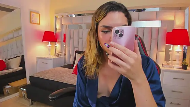 Snapshot of mariiahneedles chatting on 01/11/25, 02:09 mariiahneedles online show from 01/11/25, 02:09