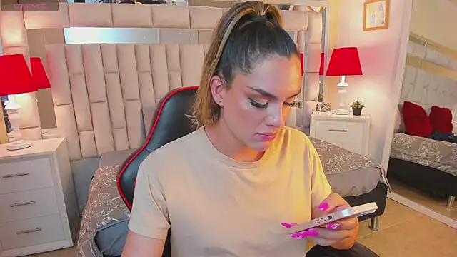 Snapshot of mariiahneedles chatting on 02/04/25, 03:54 mariiahneedles online show from 02/04/25, 03:54