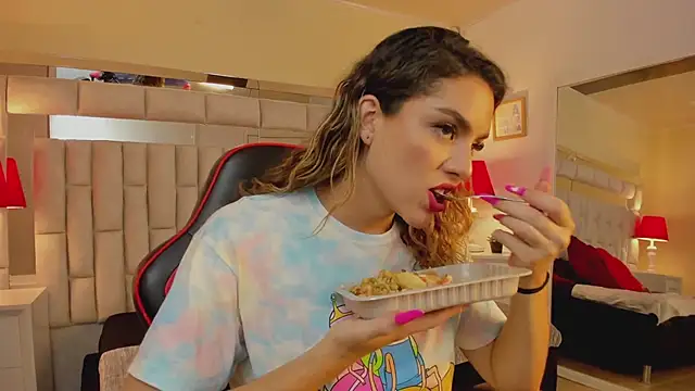 Snapshot of mariiahneedles chatting on 02/14/25, 09:21 mariiahneedles online show from 02/14/25, 09:21