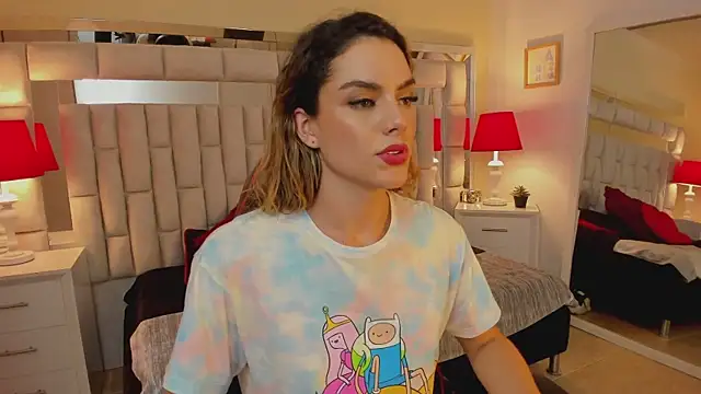 Snapshot of mariiahneedles chatting on 02/15/25, 04:36 mariiahneedles online show from 02/15/25, 04:36