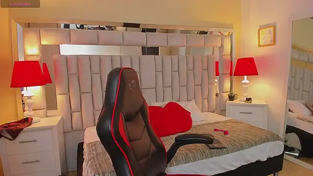 Snapshot of mariiahneedles chatting on 02/18/25, 04:37 mariiahneedles online show from 02/18/25, 04:37