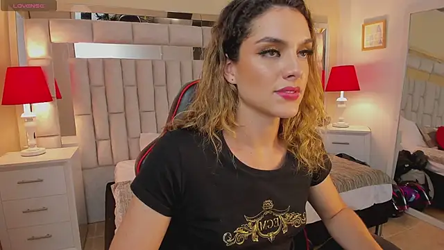 Snapshot of mariiahneedles chatting on 02/19/25, 02:44 mariiahneedles online show from 02/19/25, 02:44