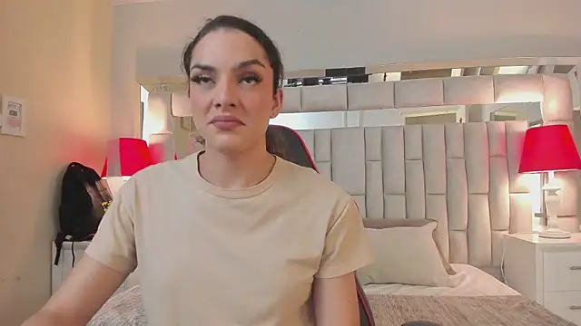 Snapshot of mariiahneedles chatting on 10/23/25, 12:32 mariiahneedles online show from 10/23/25, 12:32