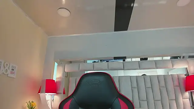 Snapshot of mariiahneedles chatting on 10/30/25, 03:08 mariiahneedles online show from 10/30/25, 03:08