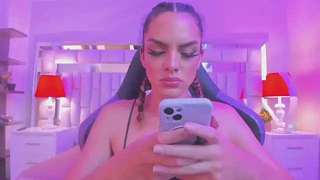 Snapshot of mariiahneedles chatting on 03/08/26, 03:43 mariiahneedles online show from 03/08/26, 03:43