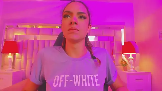 Snapshot of mariiahneedles chatting on 03/08/26, 08:12 mariiahneedles online show from 03/08/26, 08:12