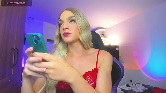Snapshot of mariiahneedles chatting on 07/24/26, 12:08 mariiahneedles online show from 07/24/26, 12:08