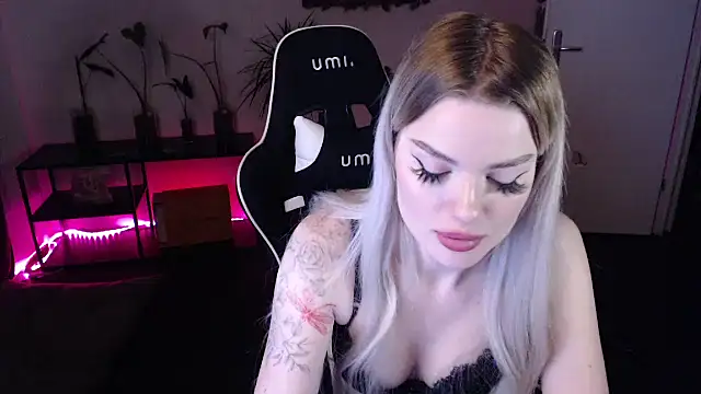 Snapshot of Bunny-Lou chatting on 03/01/25, 12:39 Bunny-Lou online show from 03/01/25, 12:39