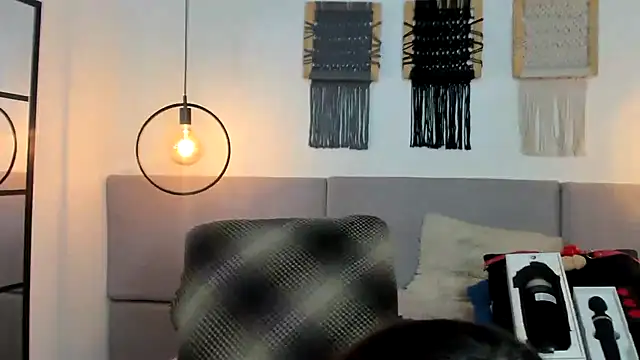 Snapshot of Sweet_camille chatting on 01/27/25, 02:31 Sweet camille online show from 01/27/25, 02:31