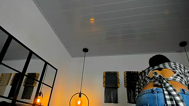 Snapshot of Sweet_camille chatting on 09/18/25, 02:13 Sweet camille online show from 09/18/25, 02:13